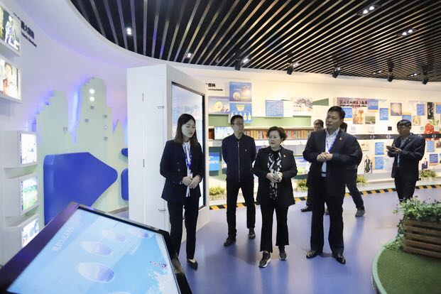 鄭州二七區(qū)委組織部常務副部長王波一行 蒞臨我公司考察指導黨建工作 鄭州二七區(qū)委組織部常務副部長王波一行 蒞臨我公司考察指導黨建工作