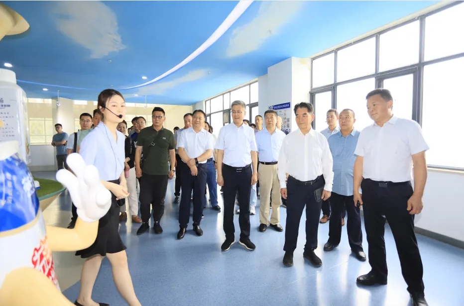 花花牛丨中國人民大學河南校友會蒞臨花花牛參觀座談 花花牛丨中國人民大學河南校友會蒞臨花花牛參觀座談