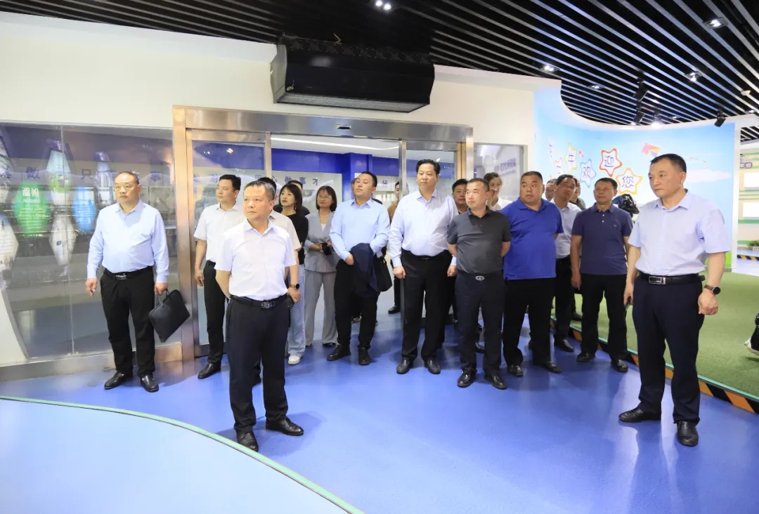 供銷聯(lián)動(dòng)，創(chuàng)新共贏丨河南農(nóng)投集團(tuán)內(nèi)部業(yè)務(wù)協(xié)同交流會(huì)在花花牛乳業(yè)集團(tuán)順利召開