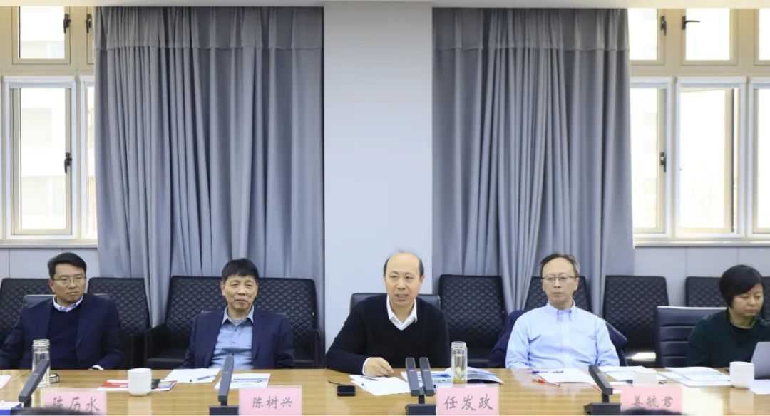 花花牛乳業(yè)集團黨委書記、董事長唐洪峰一行赴中原食品實驗室同中國工程院院士、中原食品實驗室主任任發(fā)政座談交流