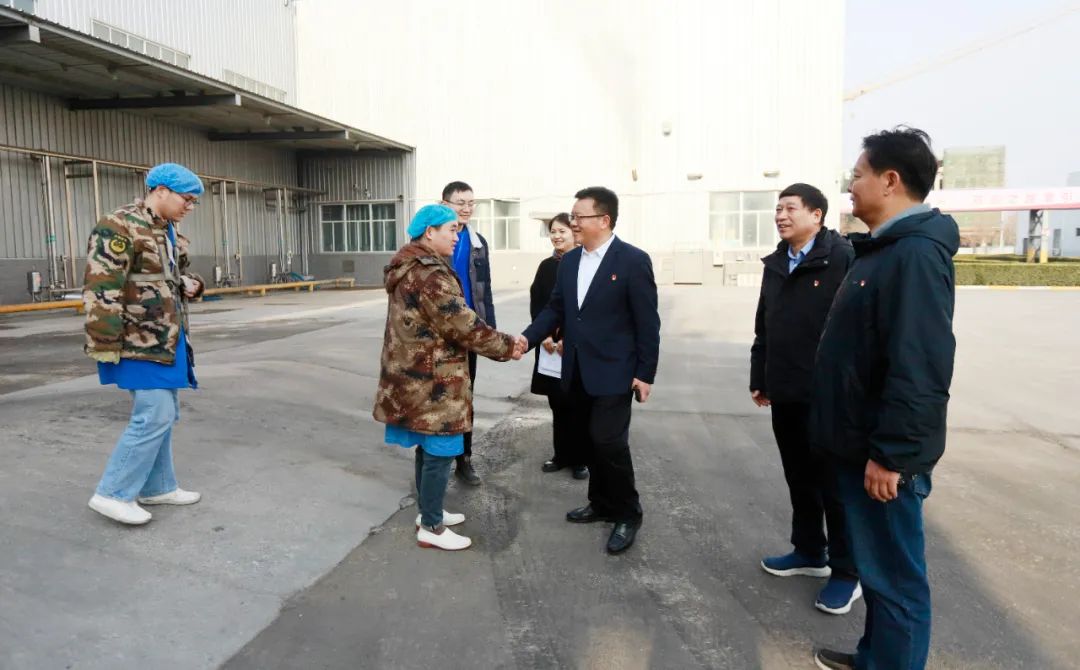 新春慰問送關(guān)懷——集團(tuán)黨委書記、董事長慰問春節(jié)期間堅(jiān)守崗位的一線職工