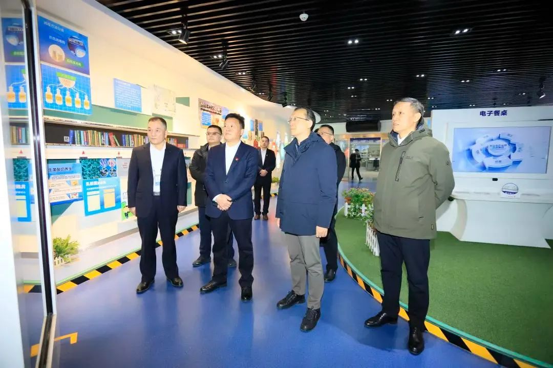 省政府國(guó)資委黨委書(shū)記、主任李濤一行到花花牛乳業(yè)集團(tuán)調(diào)研