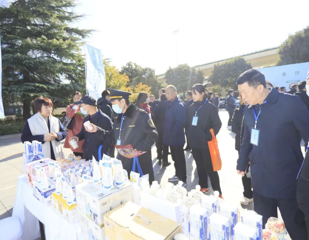 花花牛丨落實食品生產(chǎn)加工企業(yè)質(zhì)量安全主體責任，助力人民群眾生活更美好——2023年河南省暨鄭州食品安全宣傳周啟動儀式隆重舉行