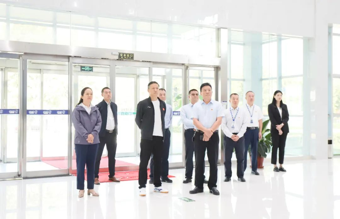 快樂過“雙節(jié)”，安全不放假｜河南農(nóng)投集團(tuán)黨委書記、董事長李曉寰一行蒞臨花花牛乳業(yè)集團(tuán)開展“雙節(jié)”安全生產(chǎn)大檢查活動(dòng)并慰問一線職工、