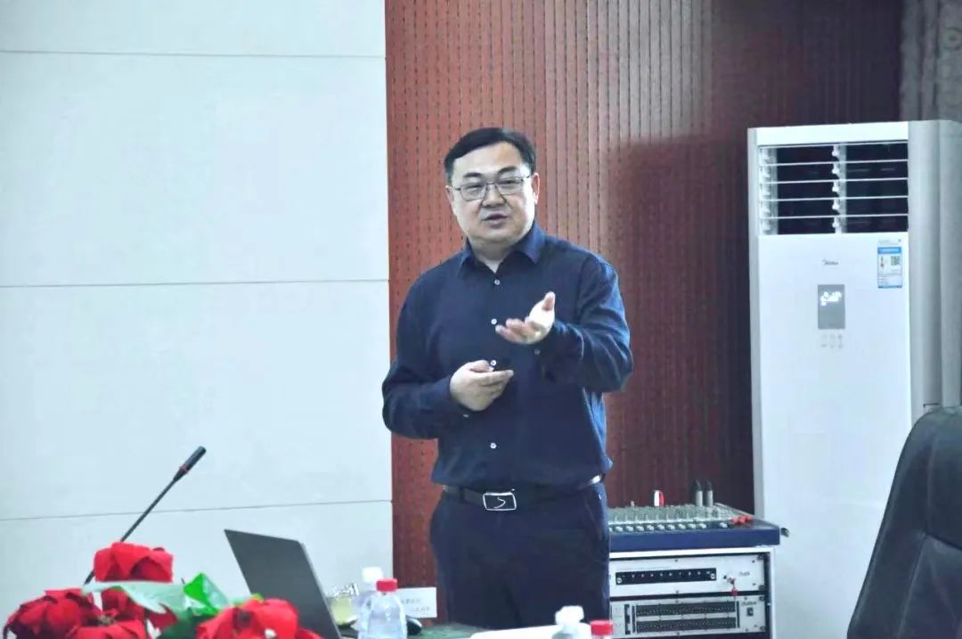 花花牛丨國(guó)家奶牛產(chǎn)業(yè)技術(shù)體系首席科學(xué)家、中國(guó)農(nóng)業(yè)大學(xué)教授李勝利一行蒞臨花花牛魯山瑞亞參觀調(diào)研