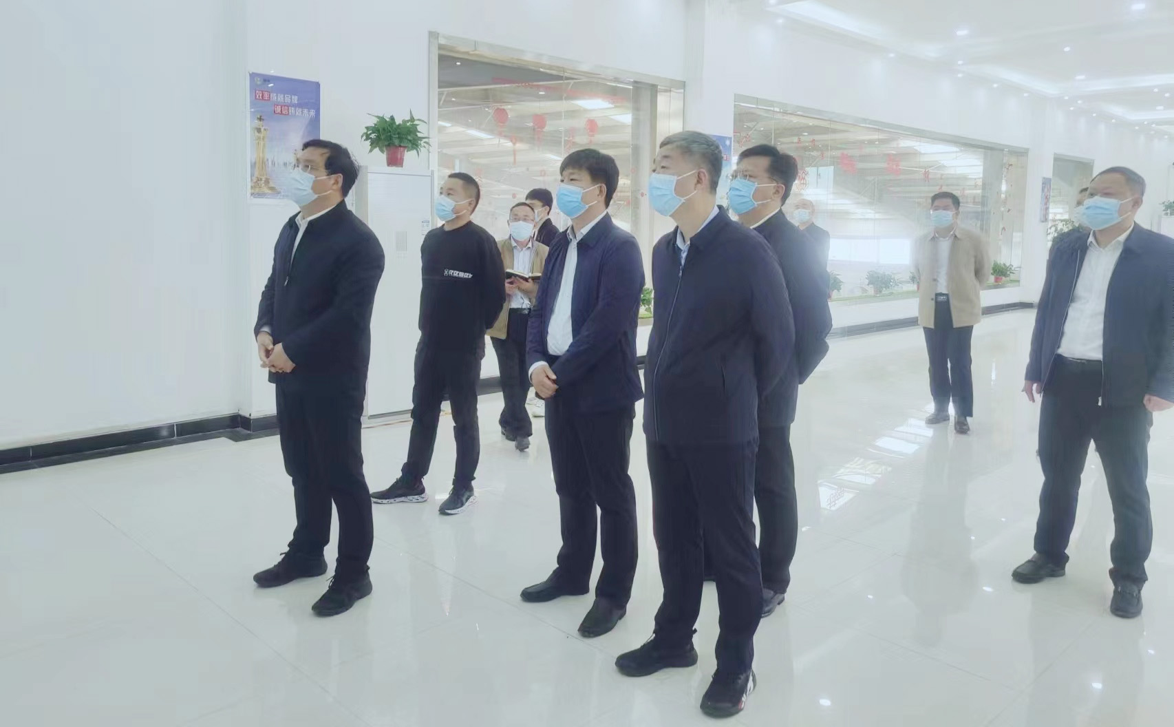 駐馬店市委副書(shū)記、市長(zhǎng)李躍勇一行 蒞臨花花牛乳業(yè)集團(tuán)新蔡豫信瑞亞牧場(chǎng)調(diào)研