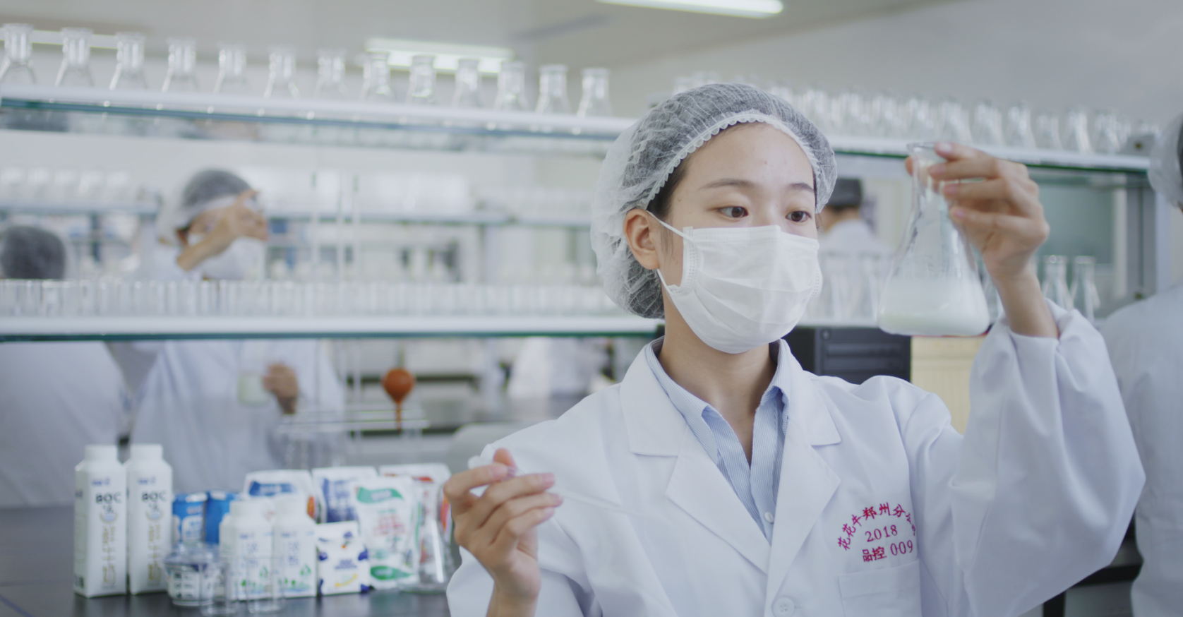 榮膺乳業(yè)三大金獎(jiǎng)，花花牛以產(chǎn)業(yè)融合發(fā)展推進(jìn)奶業(yè)高質(zhì)量發(fā)展