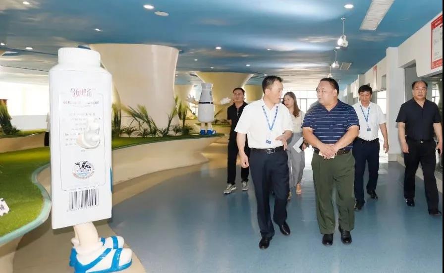 快訊 | 河南省人民政府食品安全委員會辦公室第三批食品安全示范區(qū)驗(yàn)收組領(lǐng)導(dǎo)蒞臨花花牛乳業(yè)集團(tuán)驗(yàn)收食品安全示范區(qū)建設(shè)情況 快訊 | 河南省人民政府食品安全委員會辦公室第三批食品安全示范區(qū)驗(yàn)收組領(lǐng)導(dǎo)蒞臨花花牛乳業(yè)集團(tuán)驗(yàn)收食品安全示范區(qū)建設(shè)情況