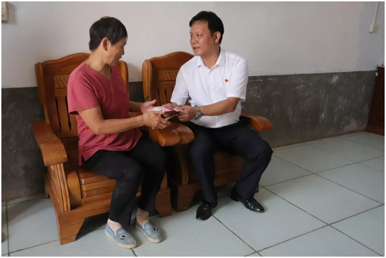 秋種化肥進(jìn)農(nóng)戶(hù) 精準(zhǔn)扶貧及時(shí)雨 | 花花牛集團(tuán)精準(zhǔn)扶貧在行動(dòng) 秋種化肥進(jìn)農(nóng)戶(hù) 精準(zhǔn)扶貧及時(shí)雨 | 花花牛集團(tuán)精準(zhǔn)扶貧在行動(dòng)