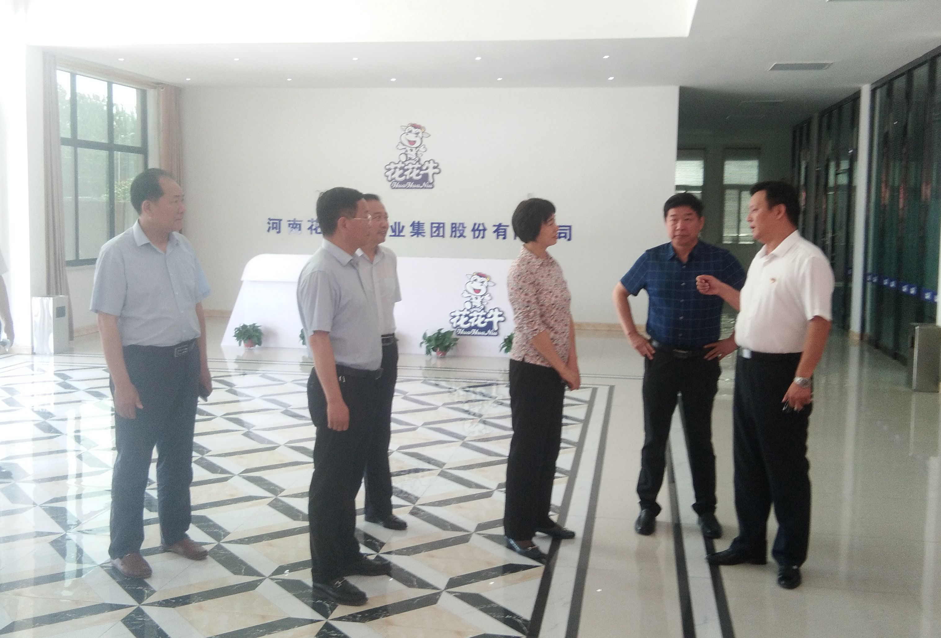 駐馬店市委常委、統(tǒng)戰(zhàn)部長(zhǎng)姚新文 蒞臨花花牛乳業(yè)集團(tuán)總部調(diào)研