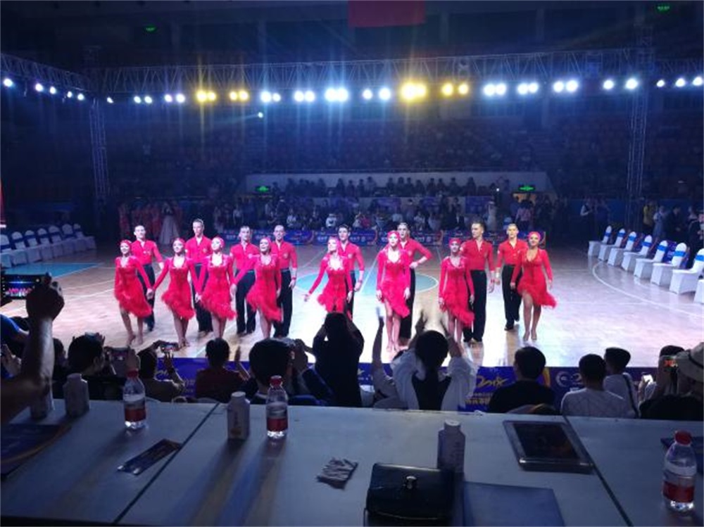 YDC河南中心全國第二屆“藍(lán)月獎”暨“花花牛杯” 第七屆中俄舞蹈對抗賽五一勞動節(jié)開賽 YDC河南中心全國第二屆“藍(lán)月獎”暨“花花牛杯” 第七屆中俄舞蹈對抗賽五一勞動節(jié)開賽