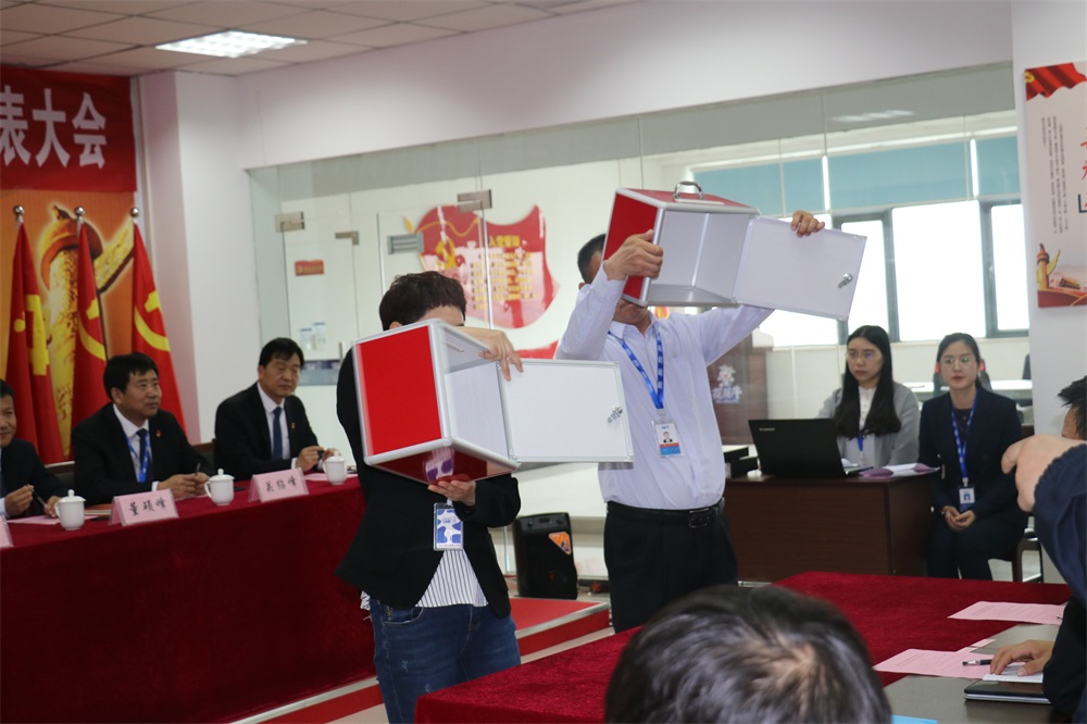 河南花花牛乳業(yè)集團(tuán)股份有限公司 第一屆工會(huì)會(huì)員代表大會(huì)勝利召開(kāi) 河南花花牛乳業(yè)集團(tuán)股份有限公司 第一屆工會(huì)會(huì)員代表大會(huì)勝利召開(kāi)