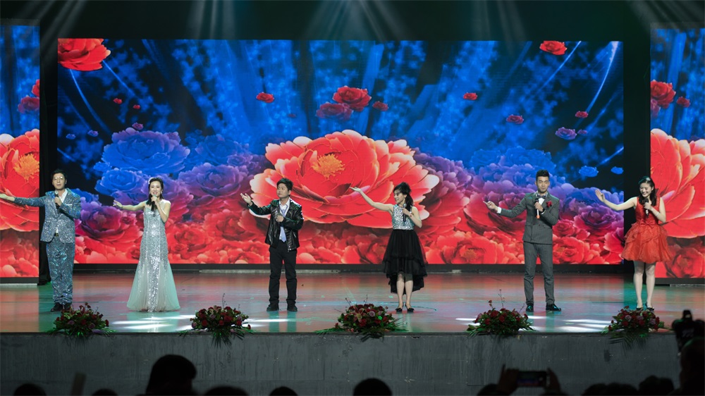 “不忘初心、聚力前行” 花花牛集團(tuán)2018迎新春聯(lián)歡會(huì)隆重舉行