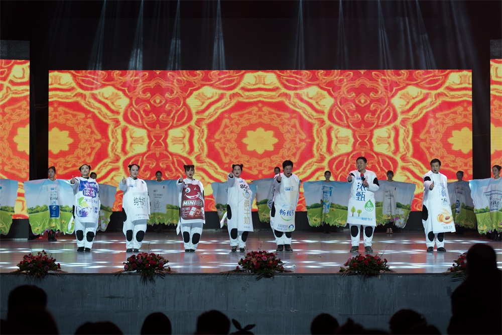 “不忘初心、聚力前行” 花花牛集團(tuán)2018迎新春聯(lián)歡會(huì)隆重舉行