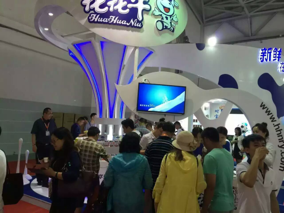 花花牛牛氣沖天！農(nóng)業(yè)部長品嘗“領(lǐng)暢”點贊，又獲國際奶業(yè)平臺青睞