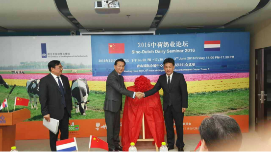 花花牛牛氣沖天！農(nóng)業(yè)部長品嘗“領(lǐng)暢”點贊，又獲國際奶業(yè)平臺青睞