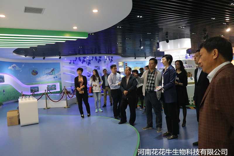 鄭州市二七區(qū)區(qū)委、統(tǒng)戰(zhàn)部部長王玉紅蒞臨花花牛生物科技有限公司參觀指導(dǎo)