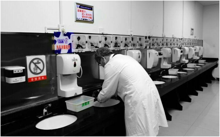 走進(jìn)工廠 走進(jìn)工廠