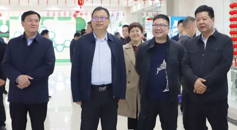 花花牛丨駐馬店市遂平縣政協(xié)黨組書記、主席張衛(wèi)東一行蒞臨花花牛魯山瑞亞牧場(chǎng)參觀