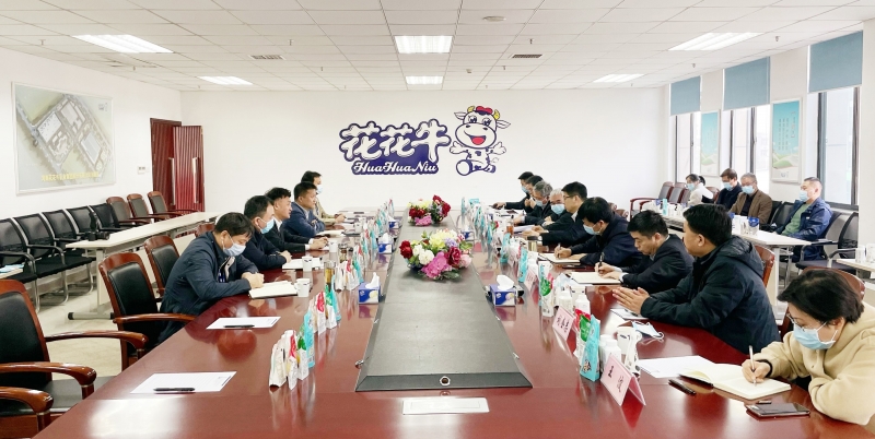 河南省委常委、副省長費(fèi)東斌蒞臨 花花牛乳業(yè)集團(tuán)調(diào)研
