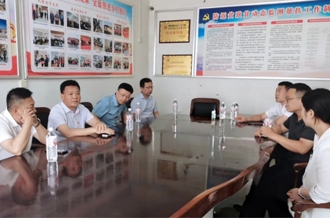 河南花花牛乳業(yè)集團(tuán)赴定點(diǎn)幫扶村開(kāi)展慰問(wèn)活動(dòng)